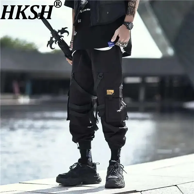 

HKSH Autumn New Men Tide Chic Tactical Dark Cargo Pants Elastic Waist Pockets Strap Leggings Punk Ins Overalls Streetwear HK0003