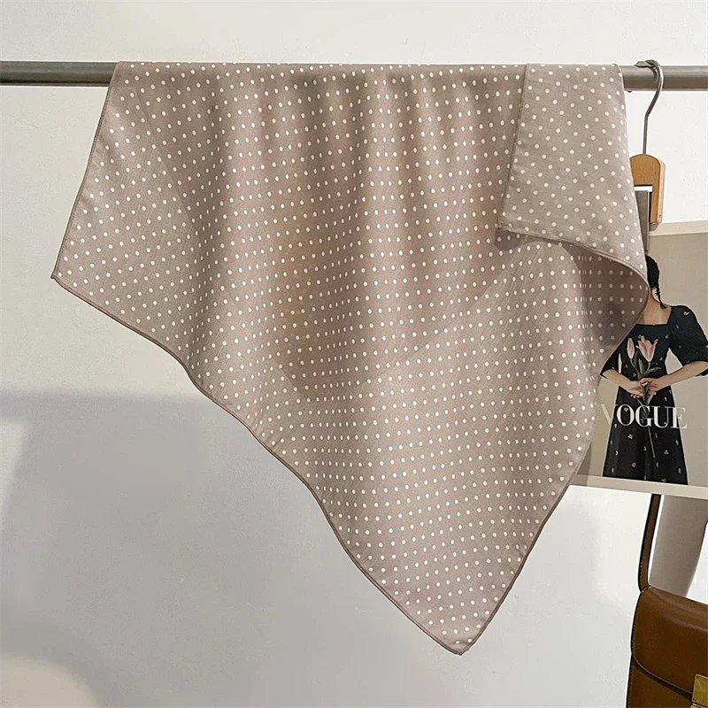 2025 الصيف أنيقة النساء 68 سنتيمتر القطن الشعور مربع الشعر وشاح نقطة طباعة الشاطئ الشالات الحجاب شال يلتف باندانا Echarpe