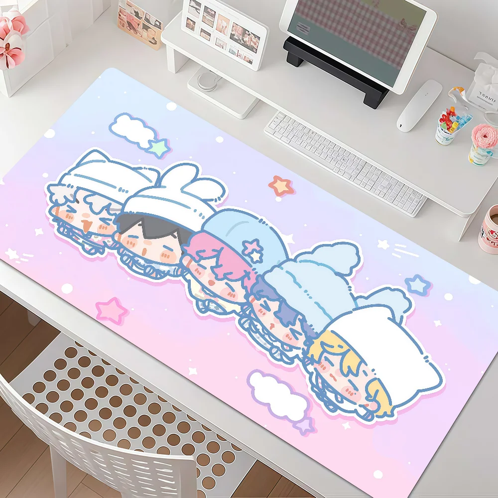 Desk Setup Kpop - Kpop P-PLAVE 漫画マウスパッド 滑り止めゴムエッジロック加工 厚みのあるラップトップゲームデスクマット