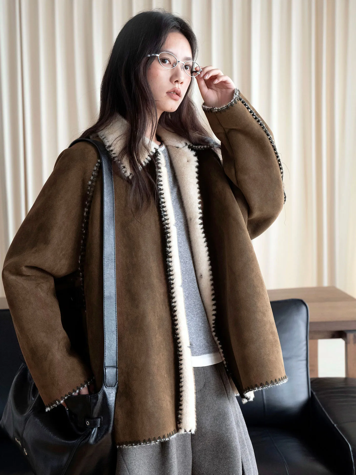 Winter New Japanese Fashionable Big Collar Velvet Embroidered Edge Fur Integrated Loose Warm Coat for Women - view 3
