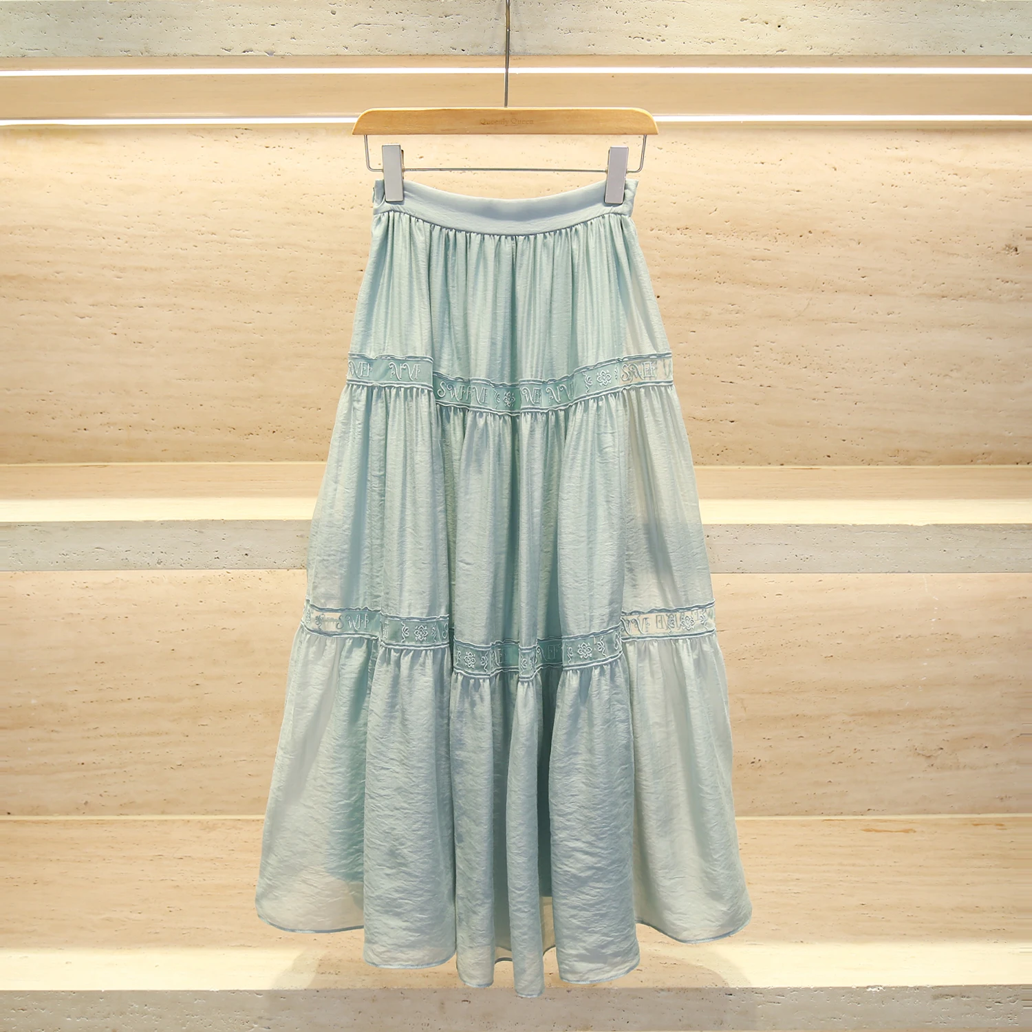 Saia Longa E de Verão 2025 Nova Chegada Estilo Feriado com Cintura Alta e Bordado Patchwork para Mulheres