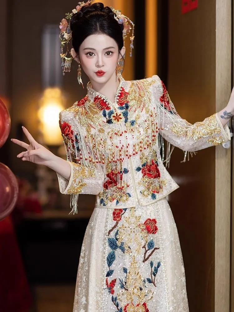 New golden wedding dress from Heavy Industry champagne-colored large-sized light-colored toasting bride's