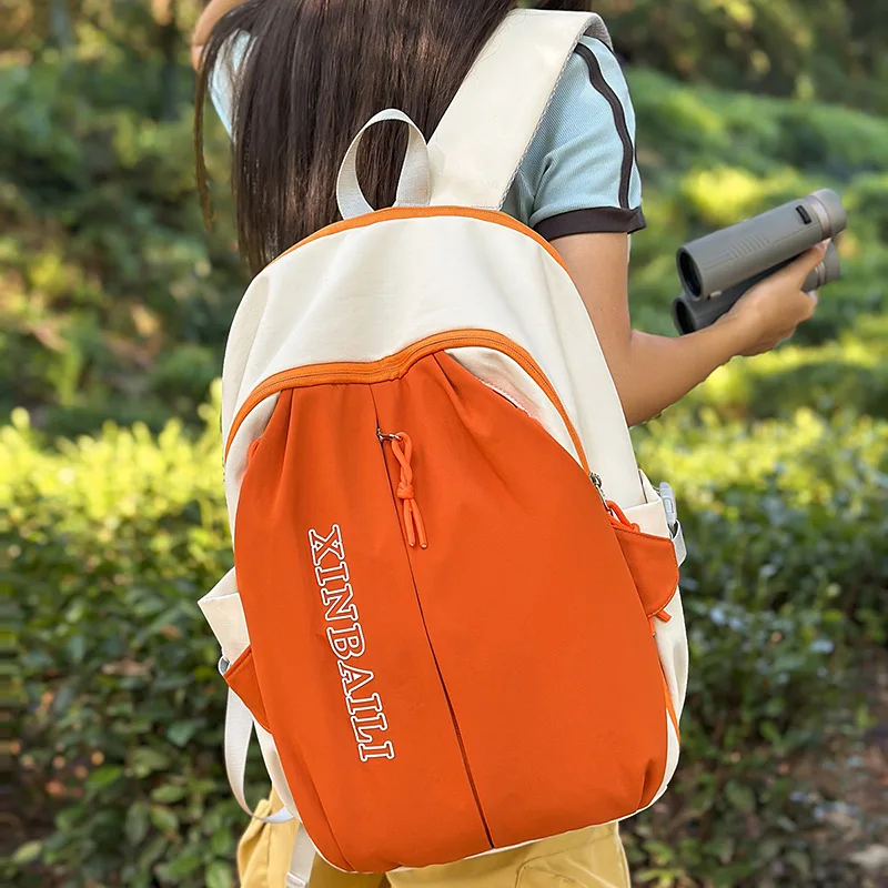 

2025 Новый минималистичный модный рюкзак большой вместимости, уникальный нишевый дизайн, прочный для коротких поездок и пеших прогулок