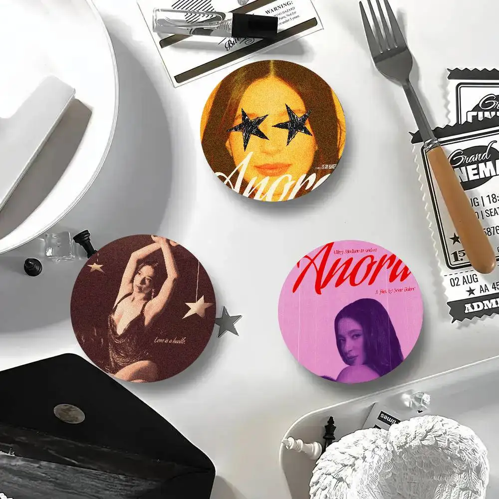 Broches con diseño de dibujos animados de la película de comedia romántica A-ANORA, decoración para mochila, pines redondos de esmalte para accesorios