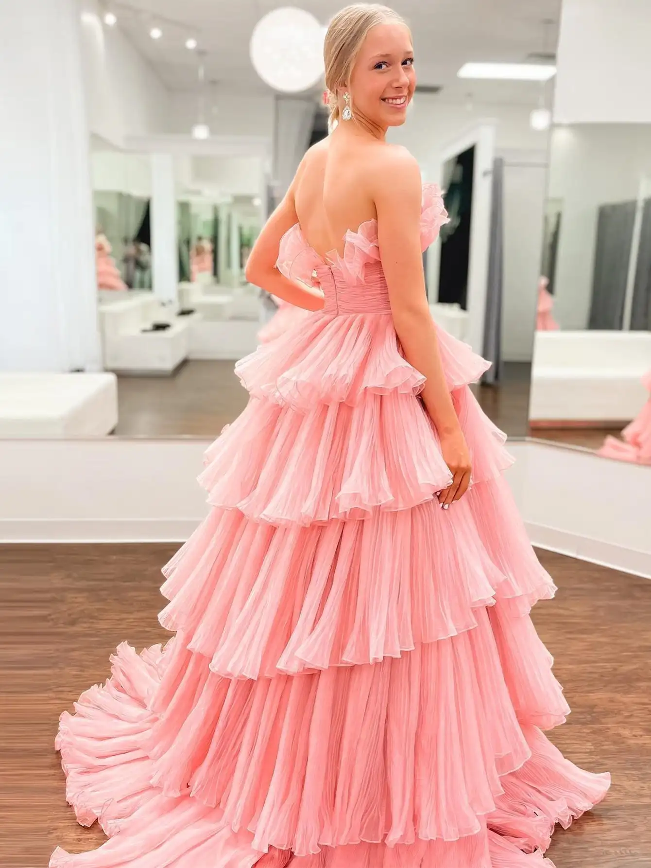 Strapless A-Line Tiered Crinkled Tulle Prom Dress Sleeveless Tiered Ruffles Pleated Formal Party Gowns Zipper Back Evening Dress