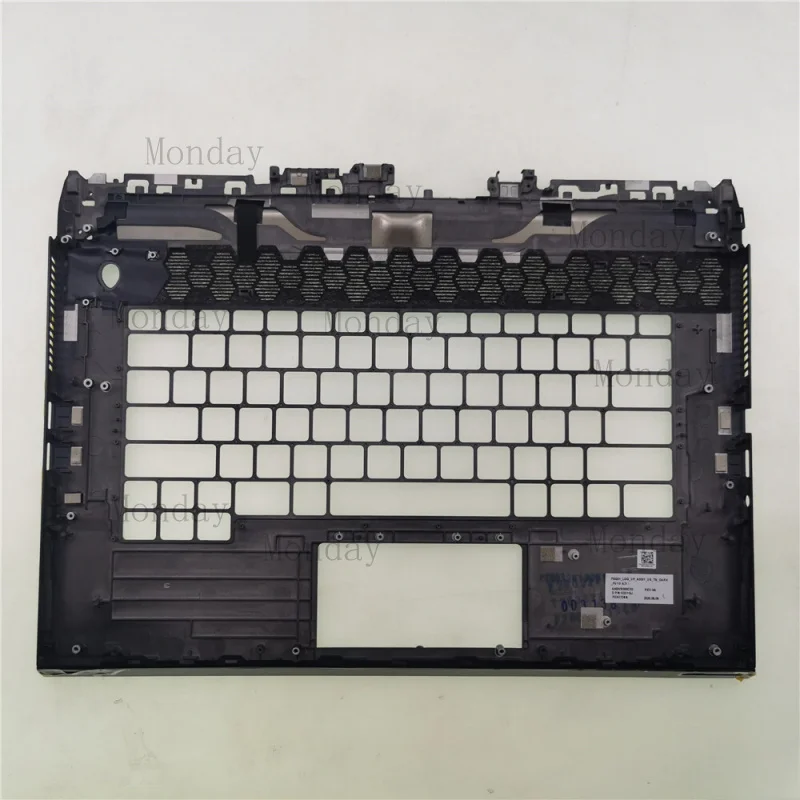 

W AM2VR000C02 03DYGJ Чехол-накладка на подставку для рук (C-Shell) для Dell Alienware m15 R3 (2020)