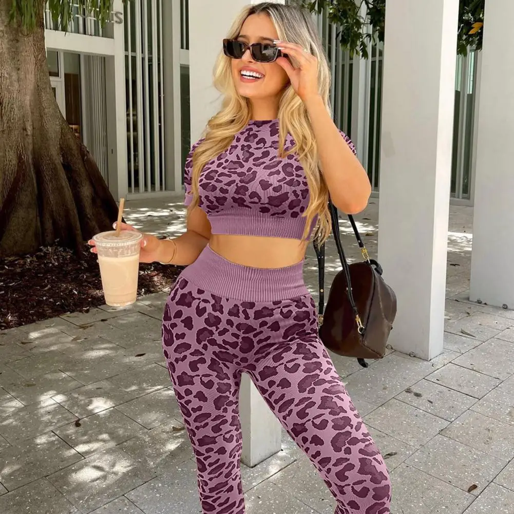 Fashionable Yoga Outfits Navel Exposed Casual Yoga Tracksuit Leopard Print Crop Top Yoga Leggings Set