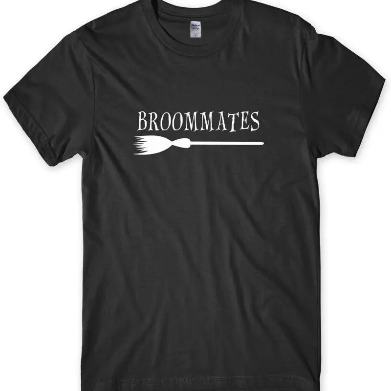 

Мужская забавная футболка унисекс Broommates на Хэллоуин
