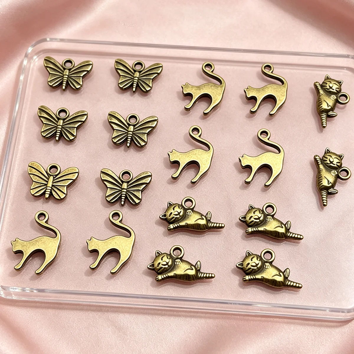 18-Piece Set of 3D Animal Handmade Accessories, Featuring Textured 3D Butterflies, Silhouette Cats with Curved Tails, Lazy Lying Kittens, and Hanging Kitten Shapes, Suitable for DIY Bracelets, Necklaces, Earrings, and Pendants, Universal Accessories for Handmade Jewelry Assembly