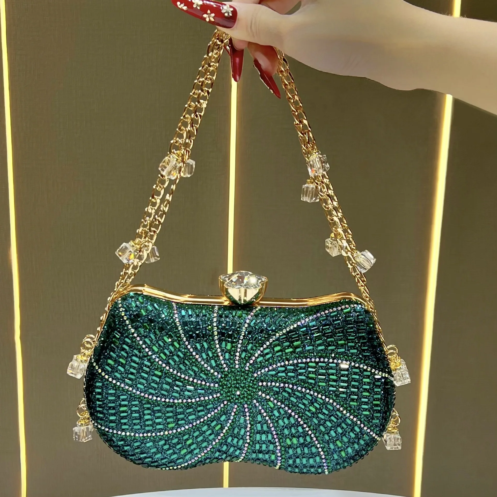 

New Luxury Women's Evening Clutch Bag Fashionable Shiny Diamond Women Shoulder Chain Bag Party Handbags Elegant Crossbody Bags