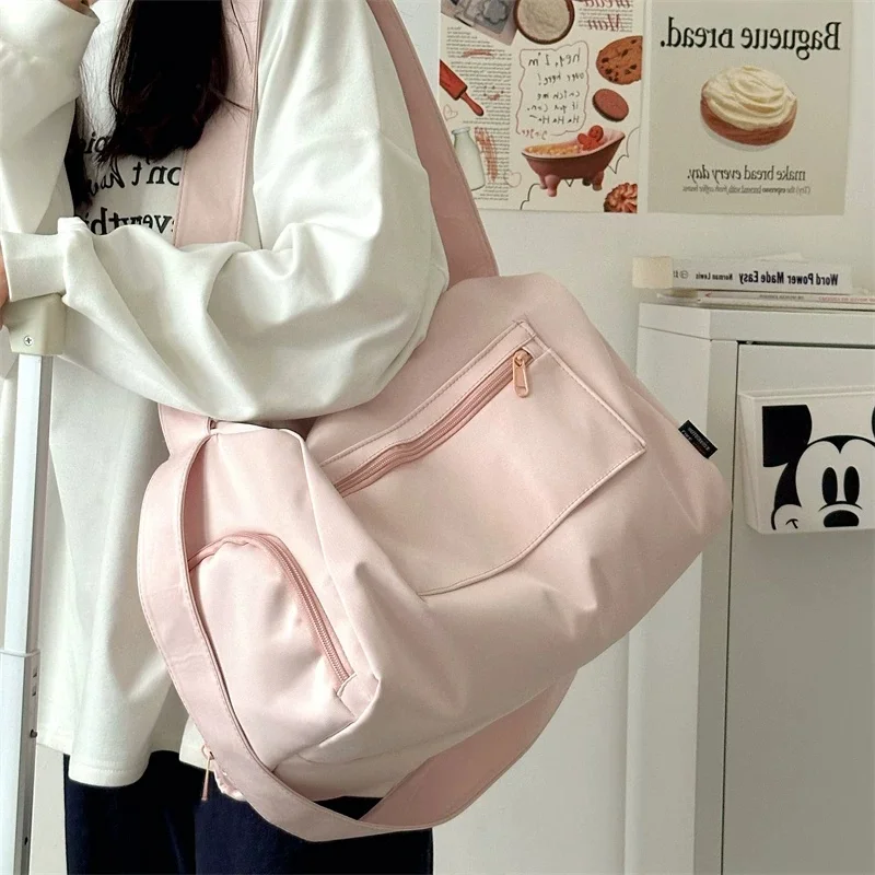 sac-a-bandouliere-leger-grande-capacite-pour-les-courts-sejours-le-sport-et-le-fitness-sac-de-voyage-supplementaire-pour-homme-en-nylon-ideal-pour-les-occasions-decontractees