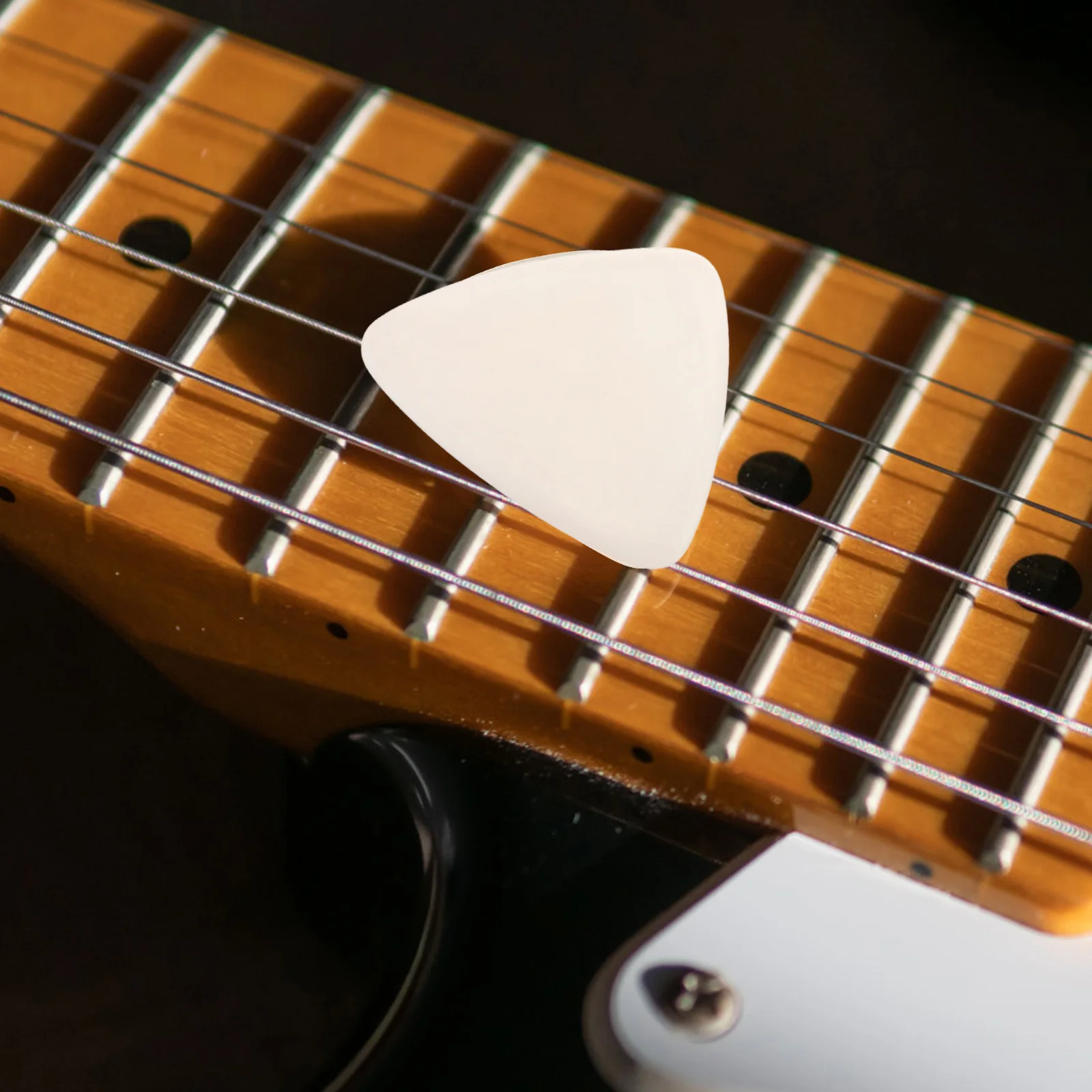 Plettro in nylon Zhongruan Durevole, liscio, leggero, design Esame di prestazioni Plettro per chitarra Liuqin Plettri medi in celluloide