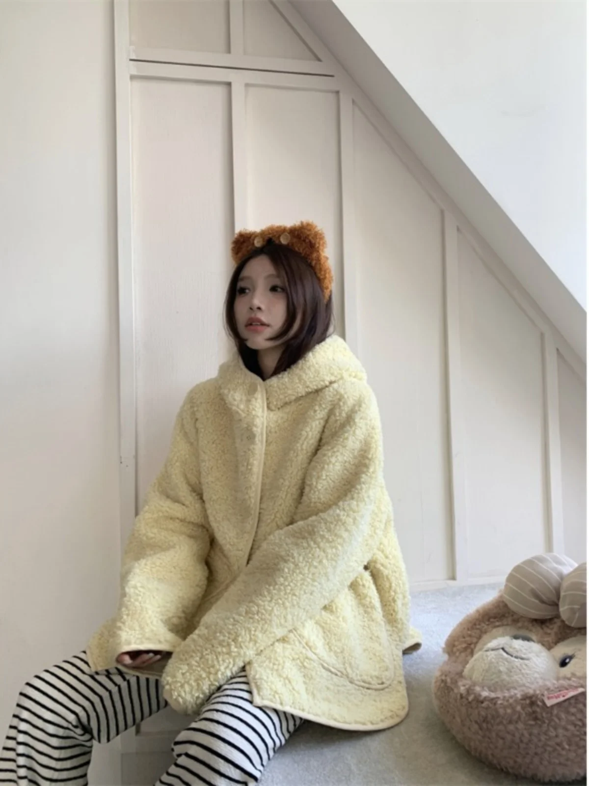 

Корейский теплый меховой кожаный джет для женщин, лето 2022, новый свободный утягивающий желтый топ, модный длинный све