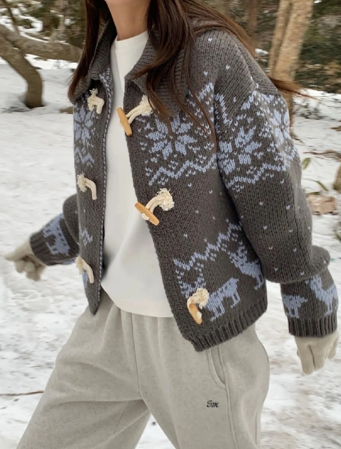 北欧風ヘビーウェイト折り返し襟セーターコート、ホーンボタン付きレトロルーズフィットレディースアウターウェアニット暖かいFce