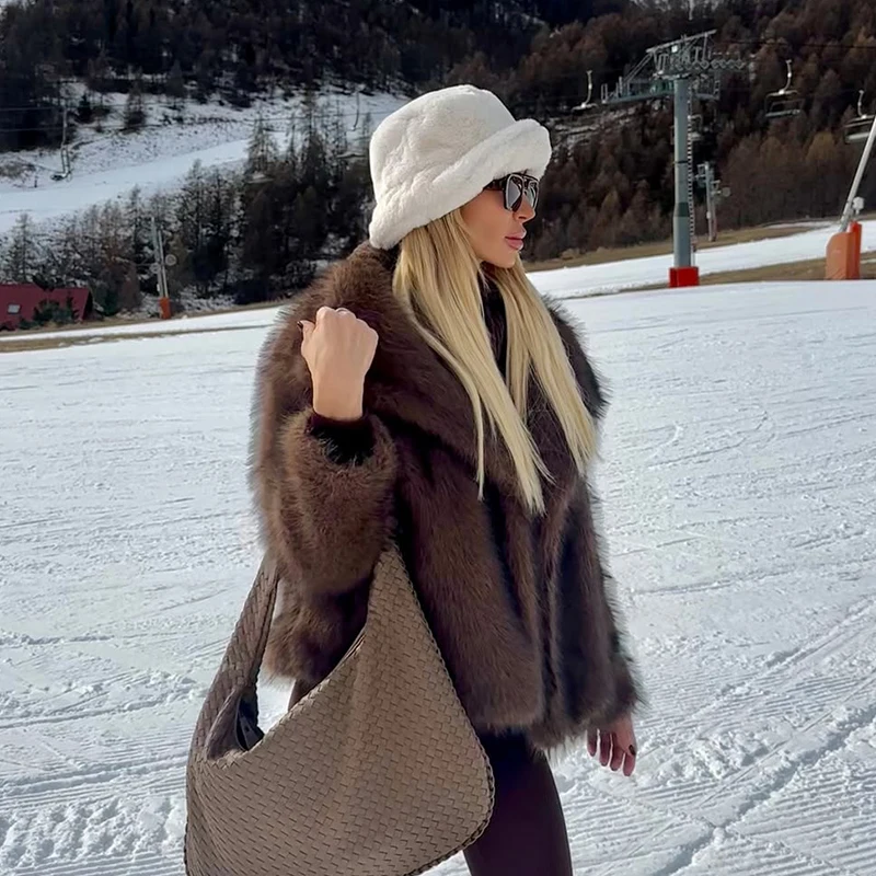 シックなインブロガーブランドファッションフェイクフォックスファージャケットコート女性 2024 冬の高級デザインビッグ襟毛皮コートクールガールズオーバーコート