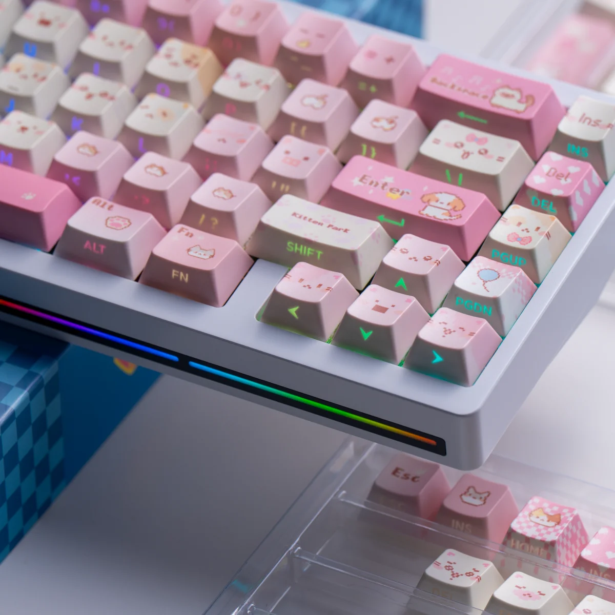 

Колпачок клавиатуры Pixel Meow Meow, оригинальный светопропускающий колпачок клавиатуры из ПБТ с боковой гравировкой, подходит для переключателя магнитной оси
