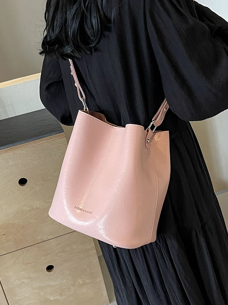 Fashionable Women Commuting Bucket Bag Summer Popular Pu Leather Shoulder Pack Trendy Solid Female Crossbody Bag