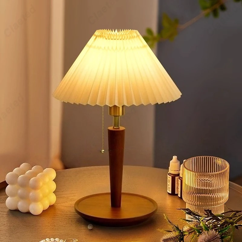 lampada-da-tavolo-led-creativa-retro-con-paralume-plissettato-illuminazione-decorativa-per-camera-da-letto-soggiorno-e-studio