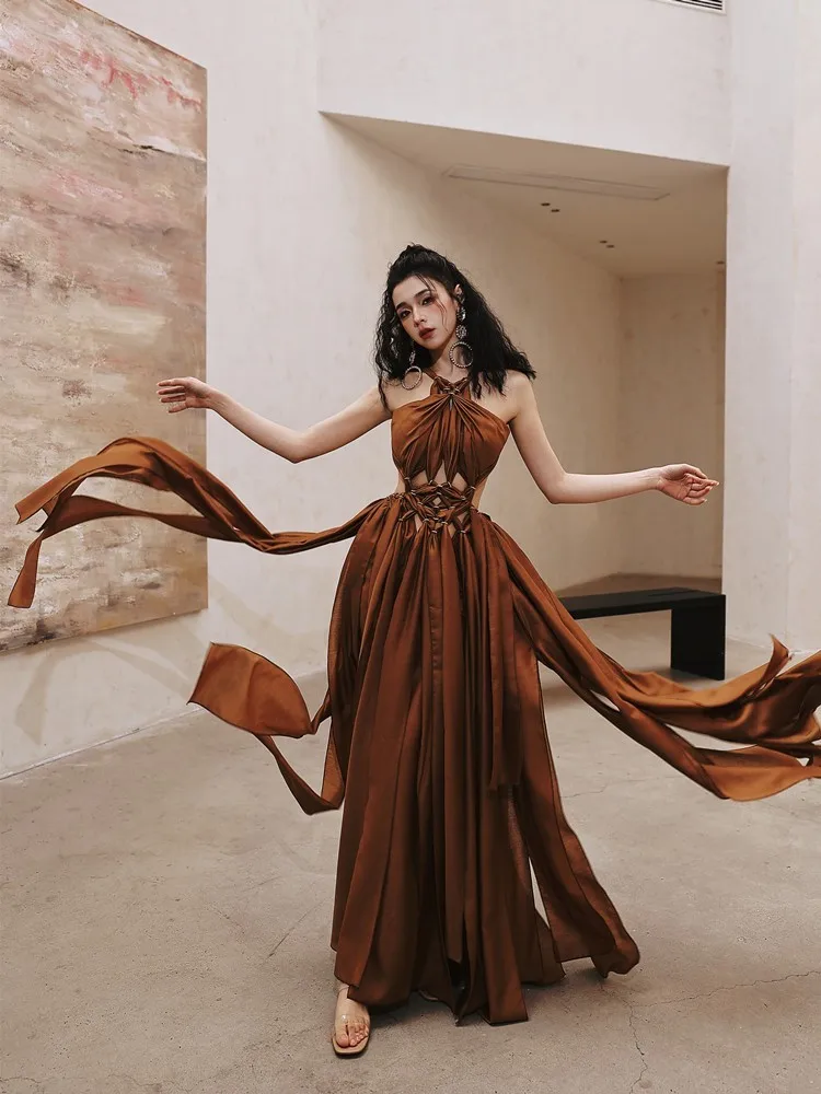 Design a strapless backless and loose little dress