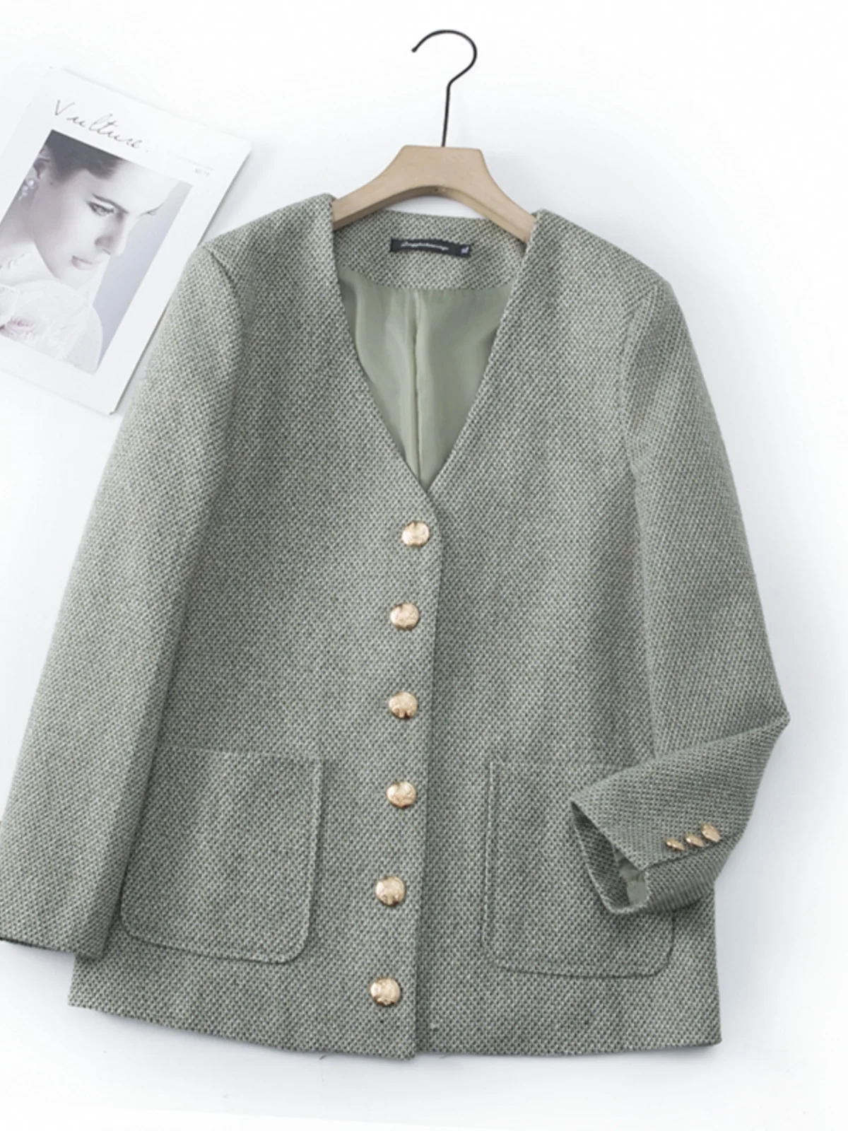 Fashionable Autumn Winter Woolen Coat V-neck Pocket Design Big Size Top for plus Size Women Elegant Commute Style Long Sleeve