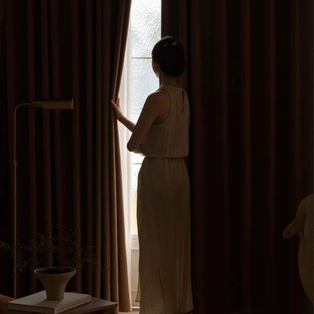 Tende oscuranti ad alta efficienza energetica per isolamento termico, riduzione del rumore e oscuramento della stanza