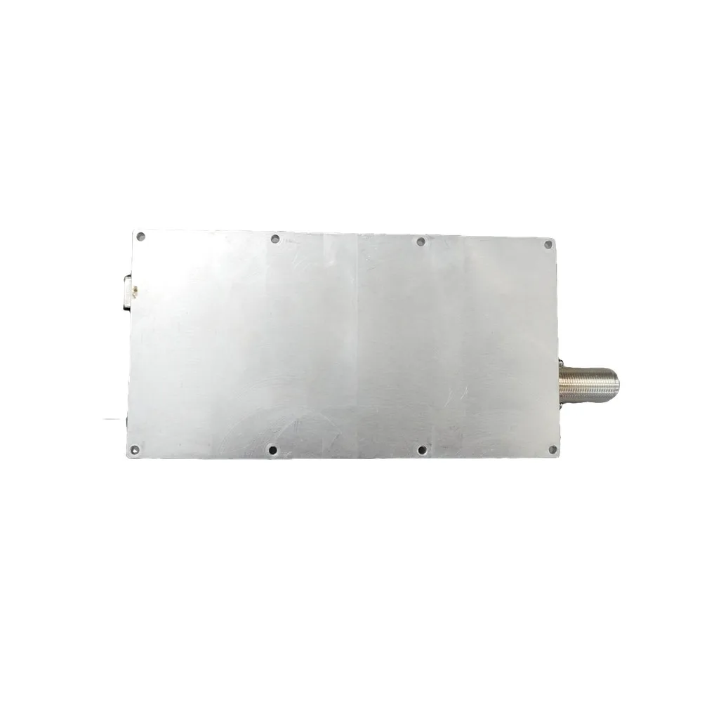 100BT O 200BT Equipado con un protector circular, una antena y disipación de calor se requieren