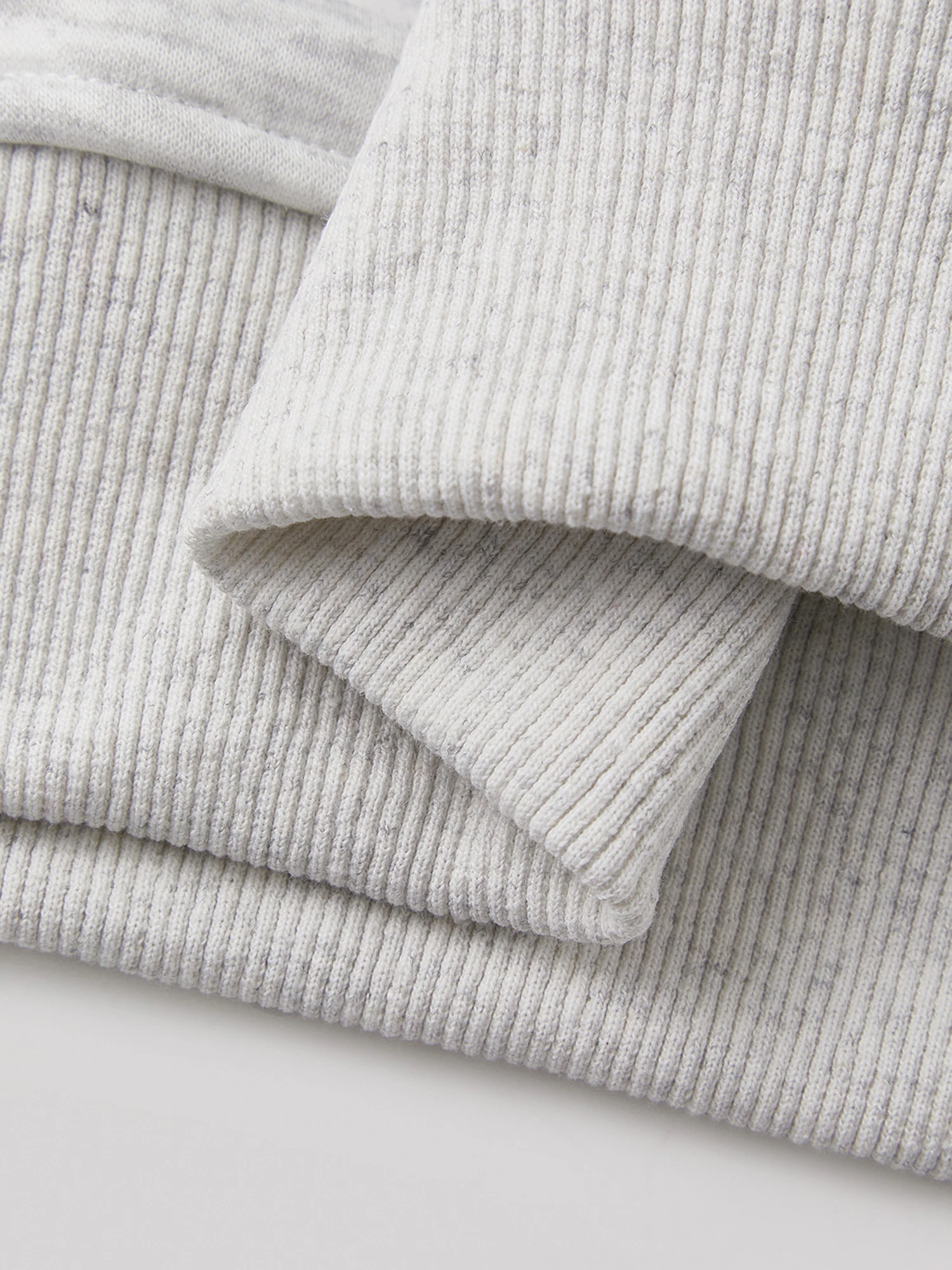 هودي نسائي بقلنسوة مطرز بالزهور وأكمام طويلة وجيب - بلوفر أنيق للارتداء الكاجوال