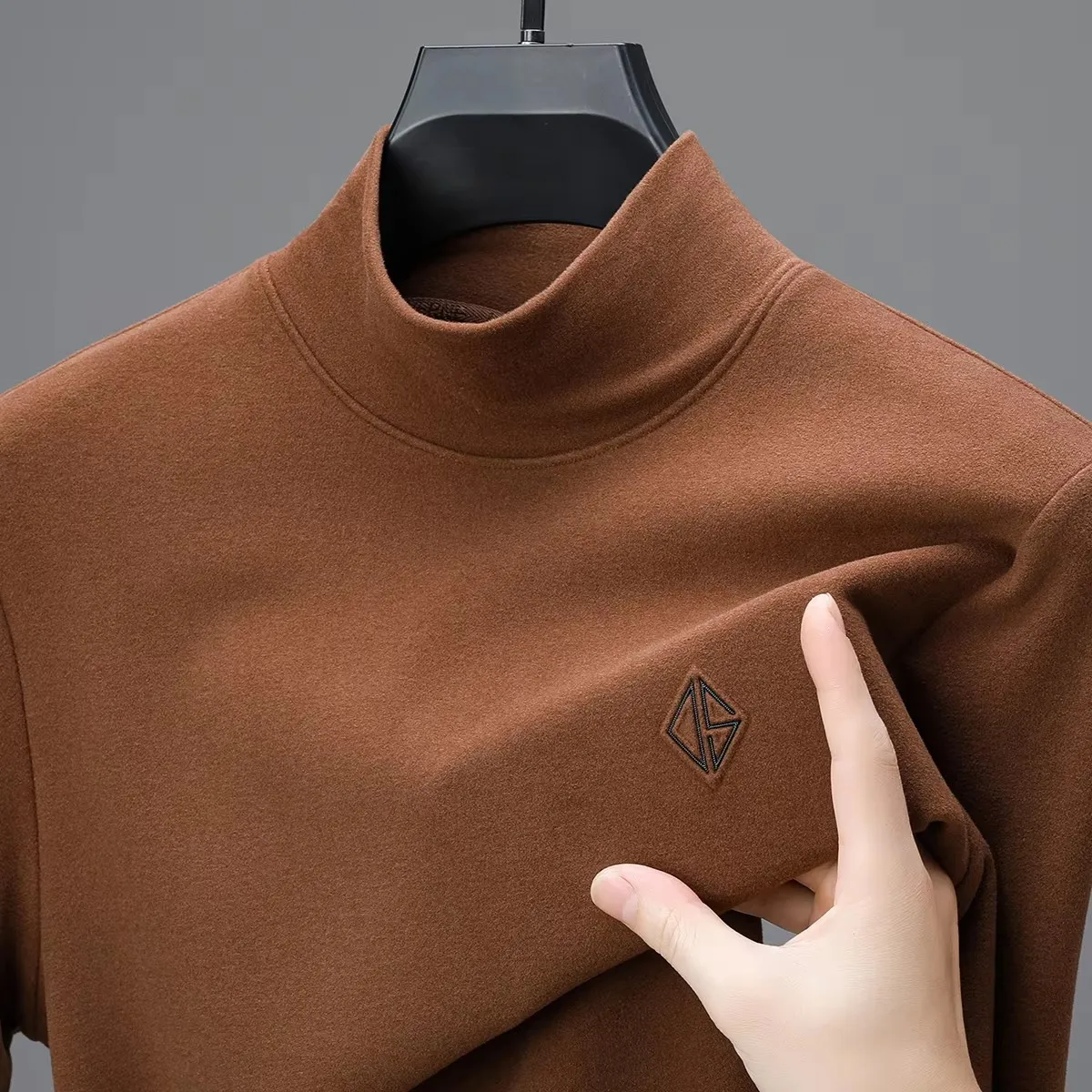 

Fashionable printed autumn and winter new men's semi high neck long sleeved T-shirt German velvet warm casual high-end pullover