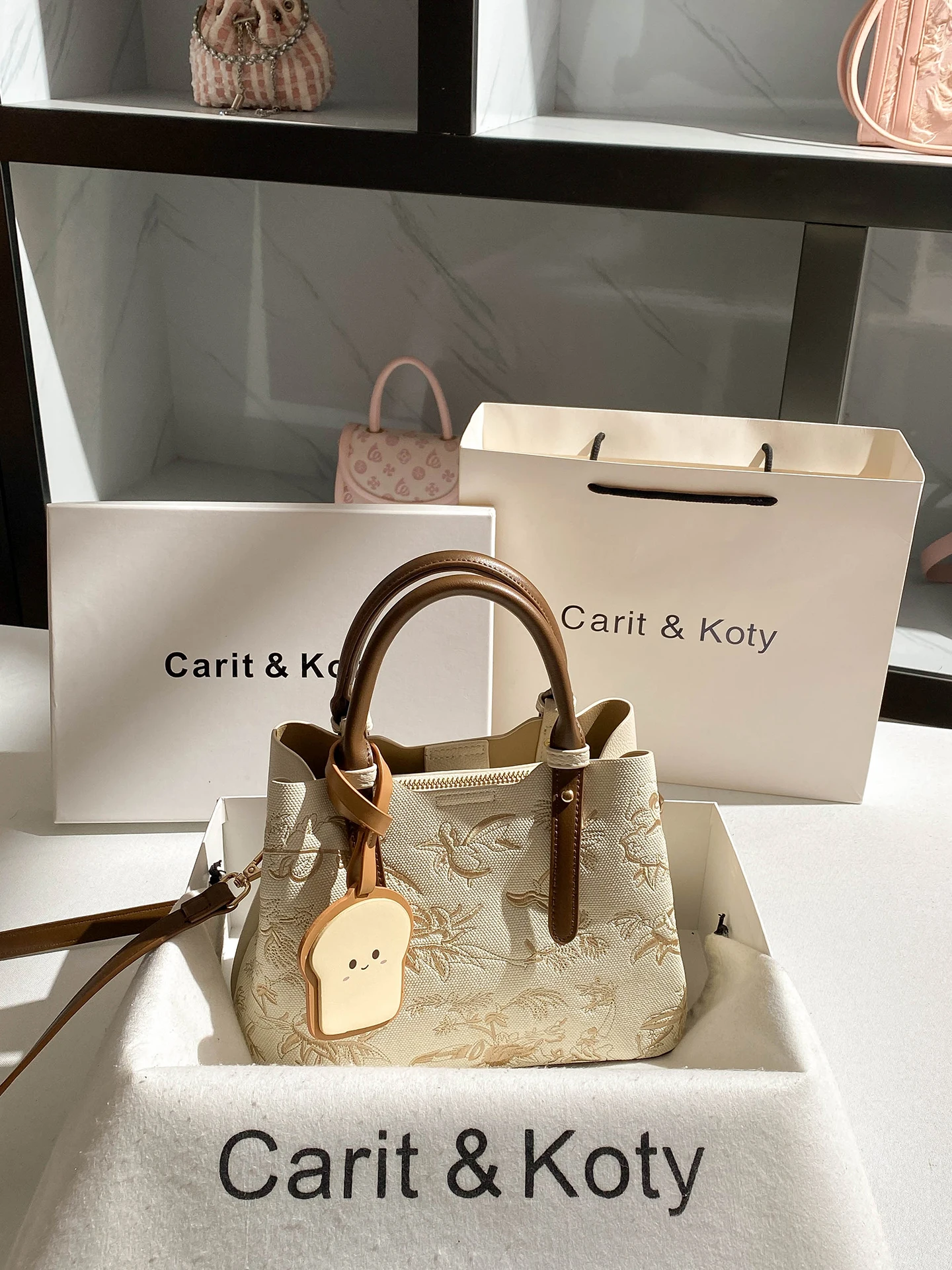 

2025 Vintage and Luxury Designer Bags with Delicate Embroidery Printing Women Stylish and Elegant Shoulder Crossbody Bags
