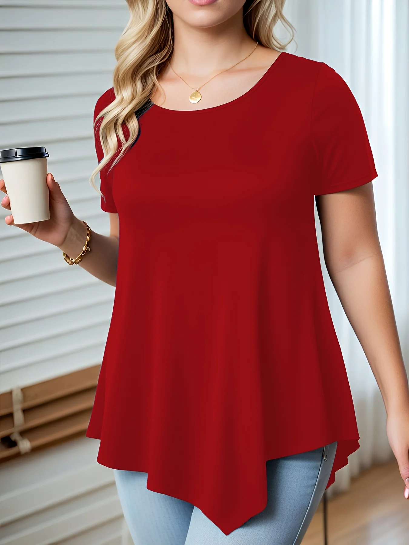 Übergrößen-Damen-T-Shirt mit fließendem High-Low-Schnitt für mühelosen Alltagsstil – Detail 6