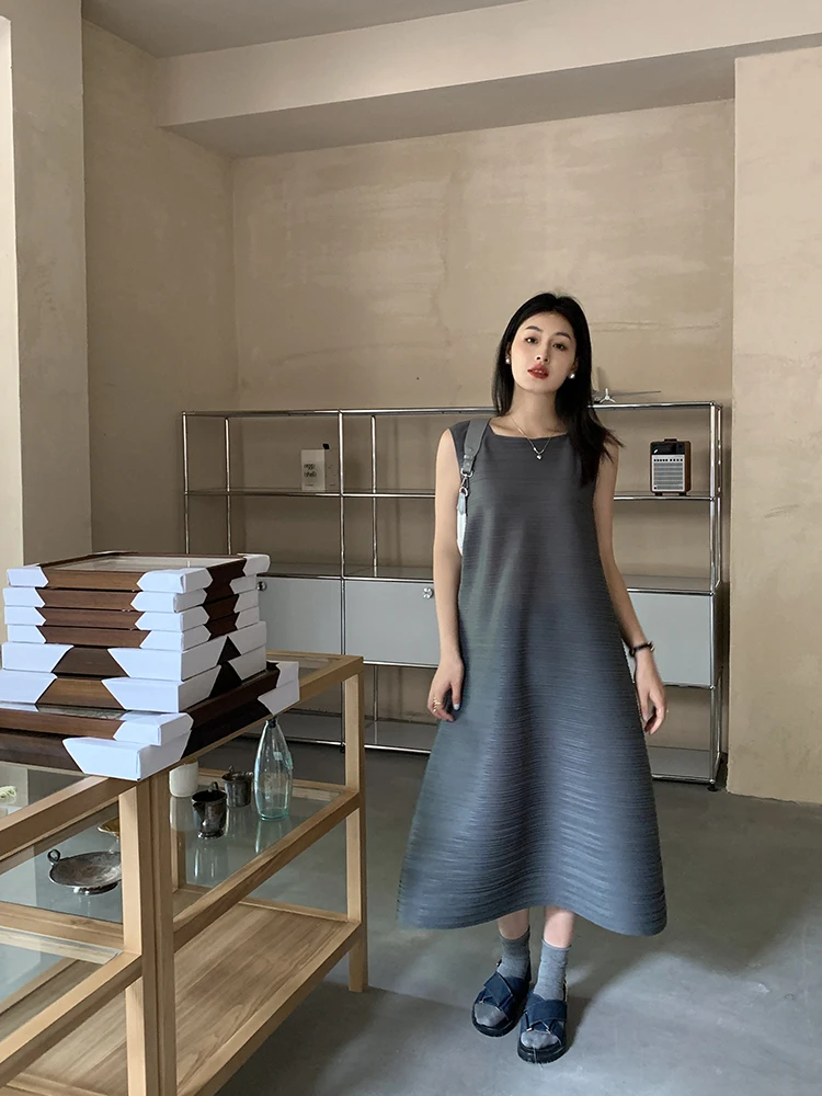 Miyake Plissierte Damenkleider Lose Übergröße Hochwertige Eleganz Ärmellos Mittellanger Rock Frühling 2025 Neu – Detail 21