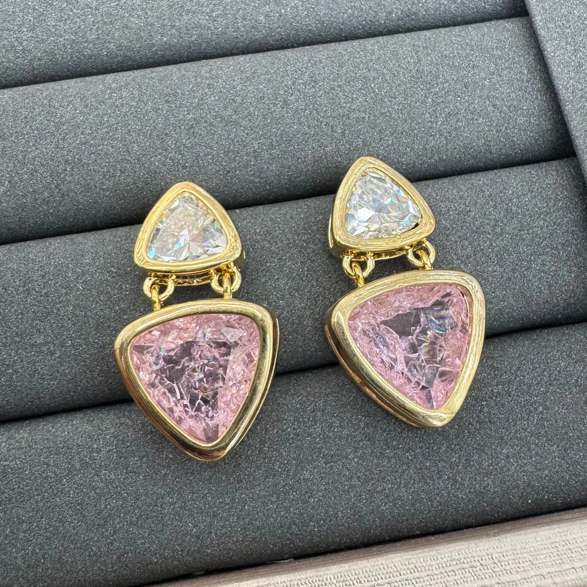 Designer Niche Temperament Earrings S925 Silver Needle Geometric Triangle Ice Crack Zircon Jewelry