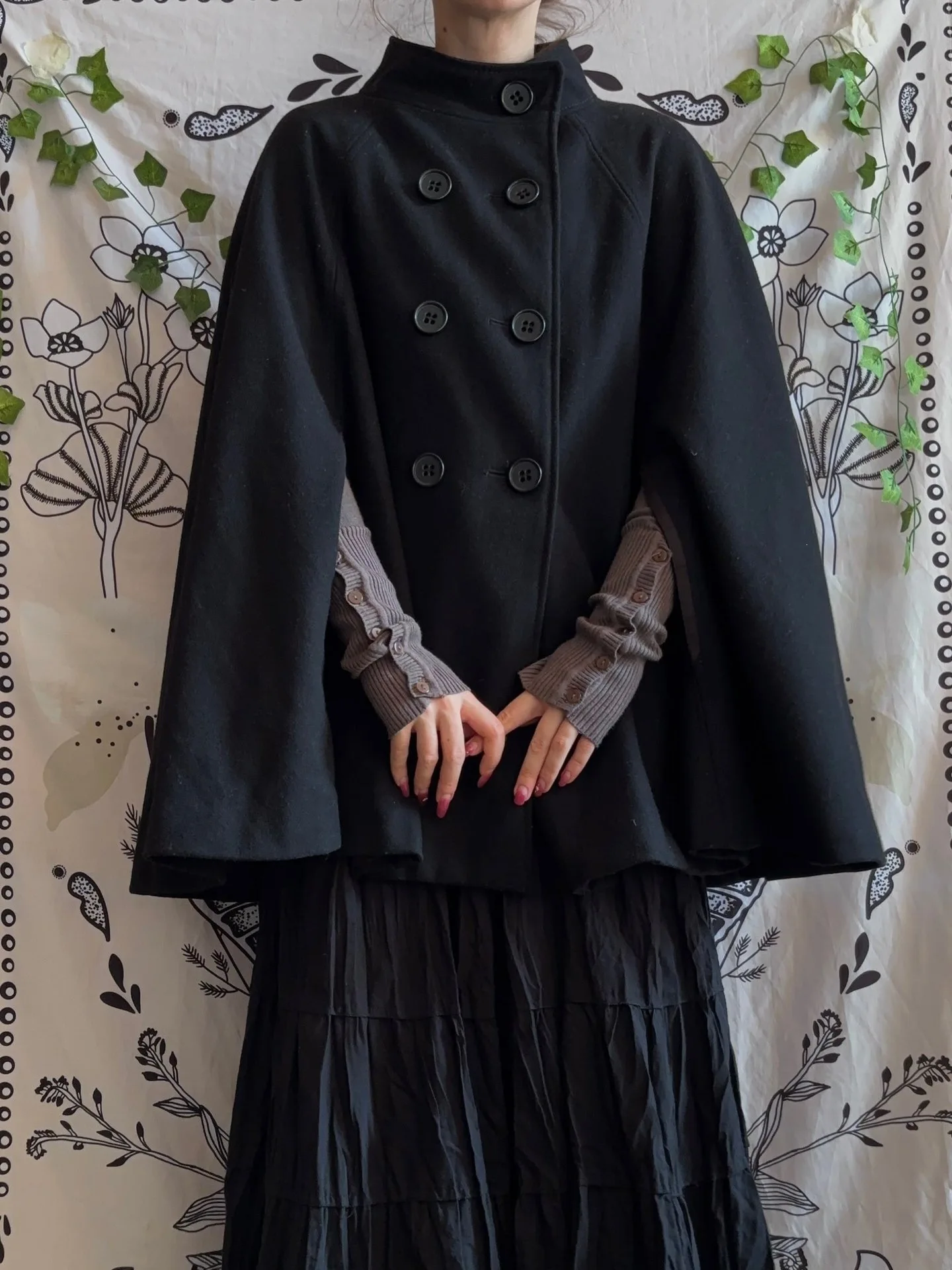 Autumn/Winter Woolen coat, double-breasted design, simple solid color, fashionable temperament, sleeveless shawl desisign coat.
