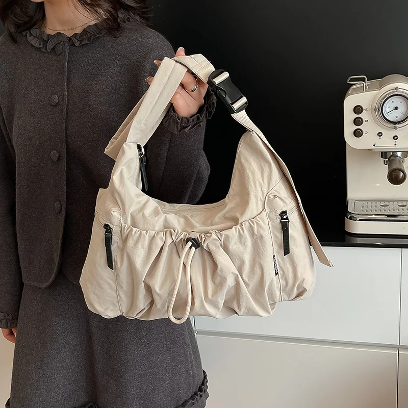 

Новая модная нейлоновая сумка через плечо для женщин, легкая дорожная сумка через плечо большой вместимости, однотонная повседневная сумка-хобо.