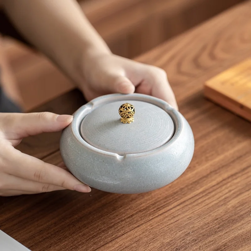 European Style Ceramic Ashtray with Lid Creative Candy Jar Living Room Office Car China Ashtray Portable Home Decoration Gifts