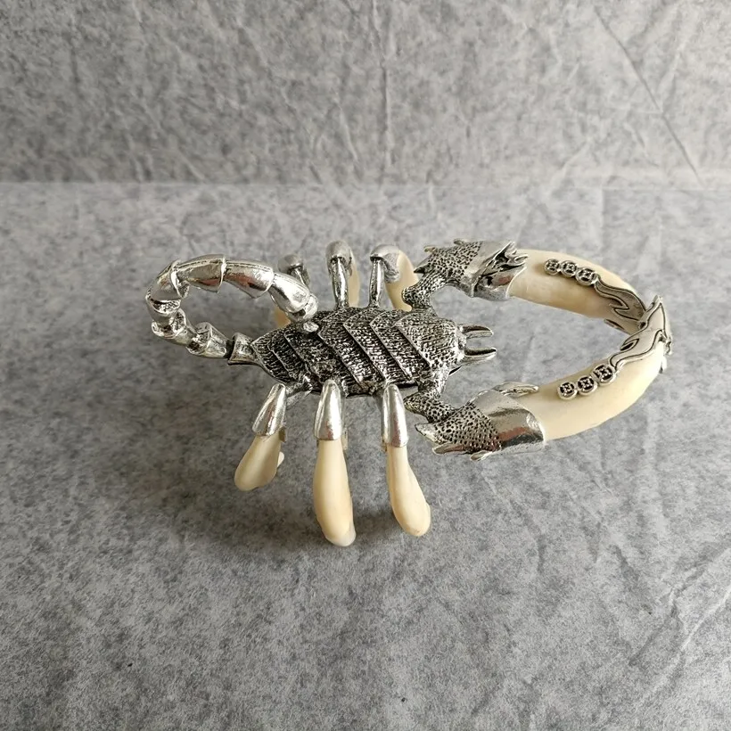 Old Chinese Teeth of wolves Tibetan silver Scorpion Pendant decorate Statue 295