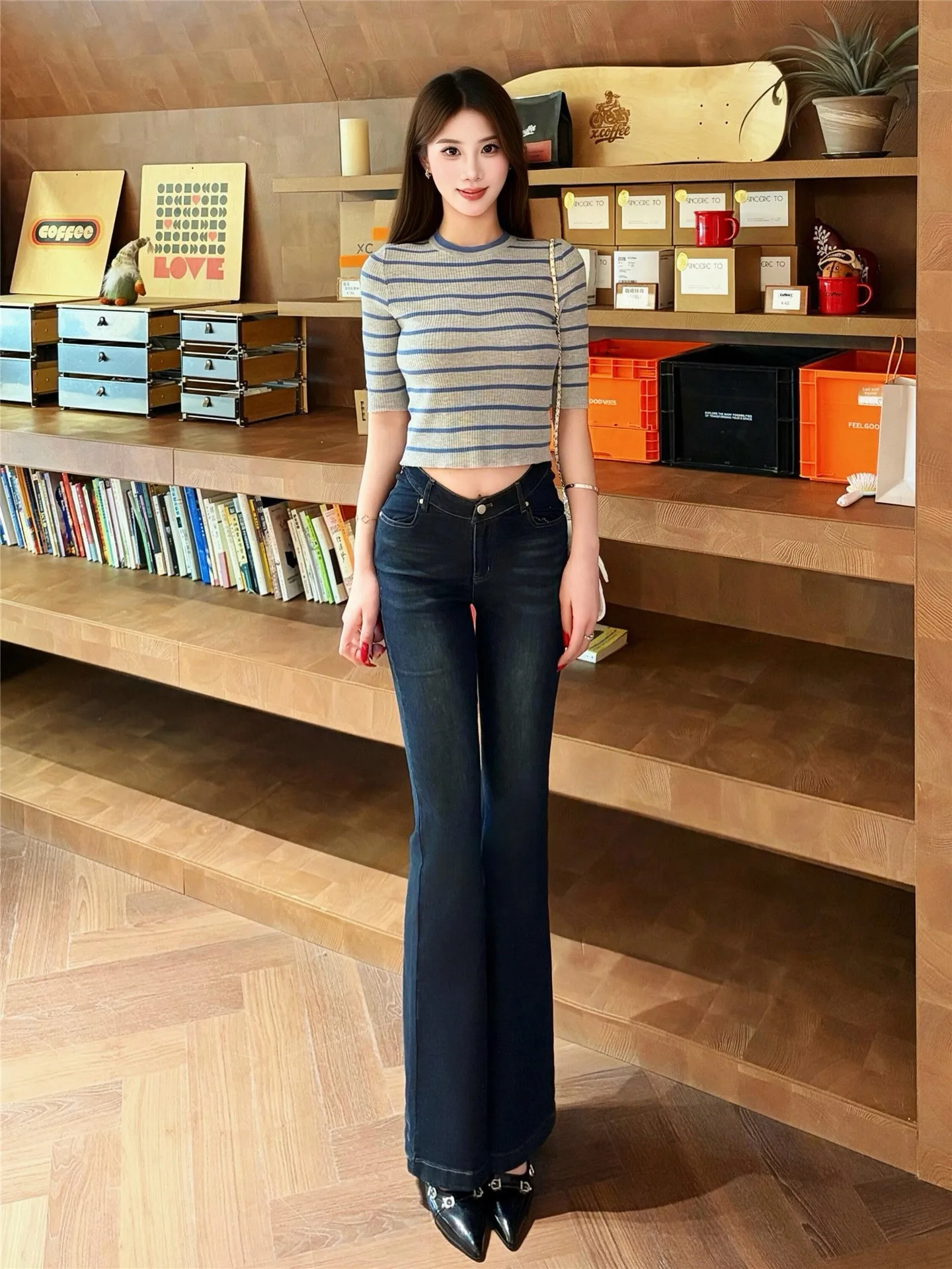 

Джинсы-клеш с удлиненной талией и V-образным вырезом, темно-синие, модные, весна-лето, женская коллекция