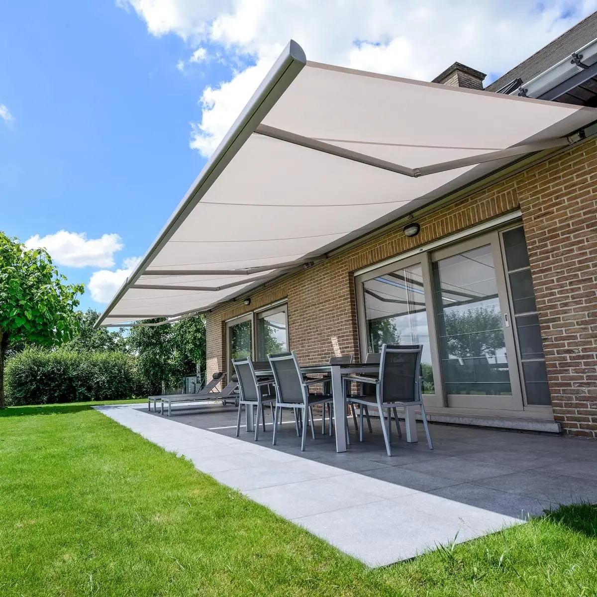 

Outdoor Luxury Electric Customized Size Aluminum Awning Patio Awning Supplier Garden Customized Size Retractable Sunshade Awning