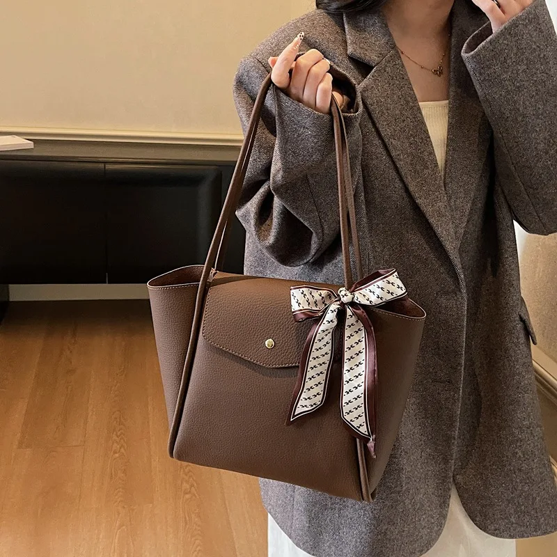 

2025 Autumn Winter Large Capacity Tote Bag, Fashion Minimalist Commuter Shoulder Purse, Chic Casual Crossbody, Versatile Day
