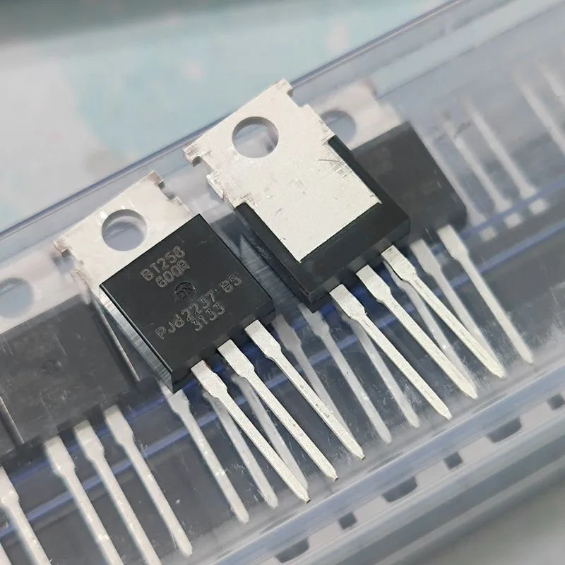 

10PCS/LOT FREE SHIPPING BT258-800R TO-220 NEW