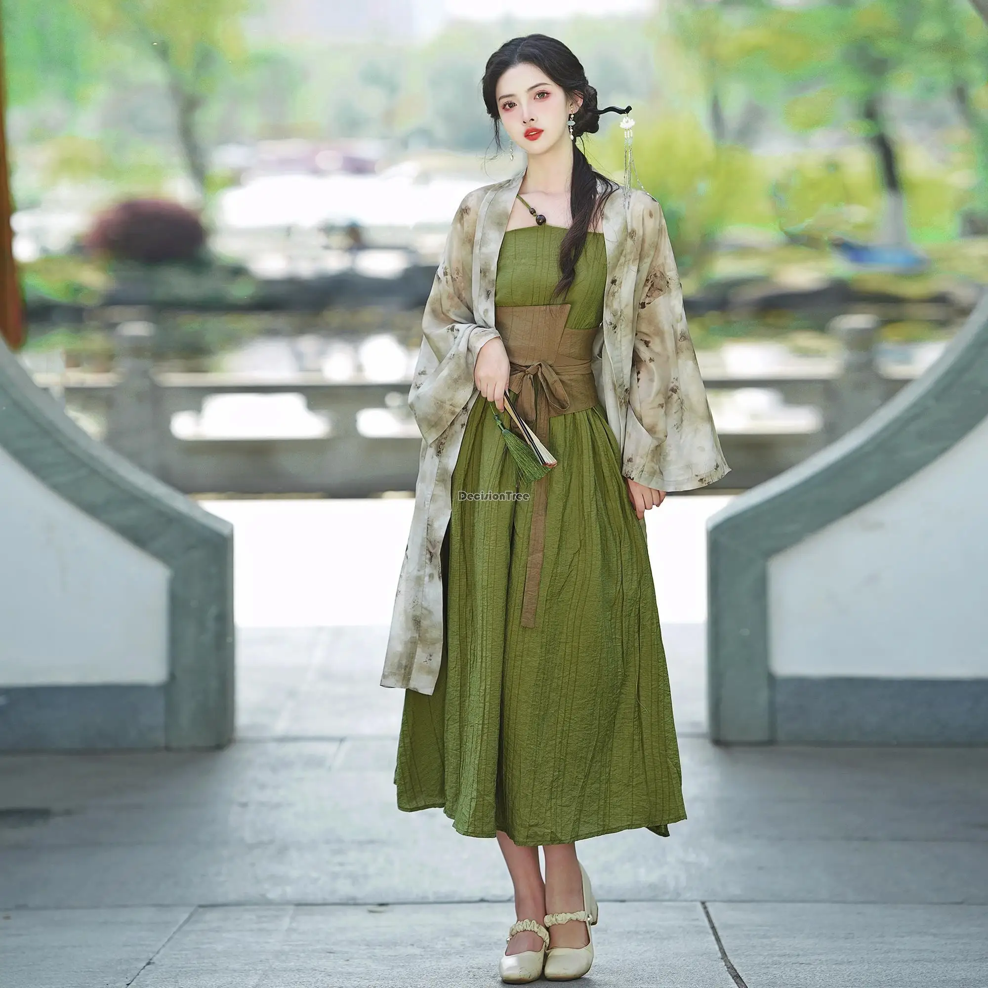 2024 chinesischer Stil neue orientalische Frauen grün Blumen orientalischen Stil Sling Kleid verbessert moderne Dame Hanfu zweiteiligen Kleid Set