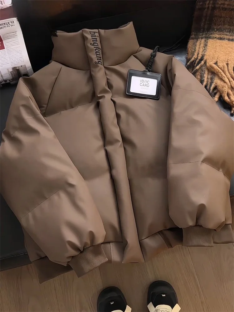 

Мужская зимняя куртка NY Trendy Brand: теплая, утепленная, с воротником-стойкой, из хлопка и искусственной кожи, с вышивкой, в стиле «пуховик»