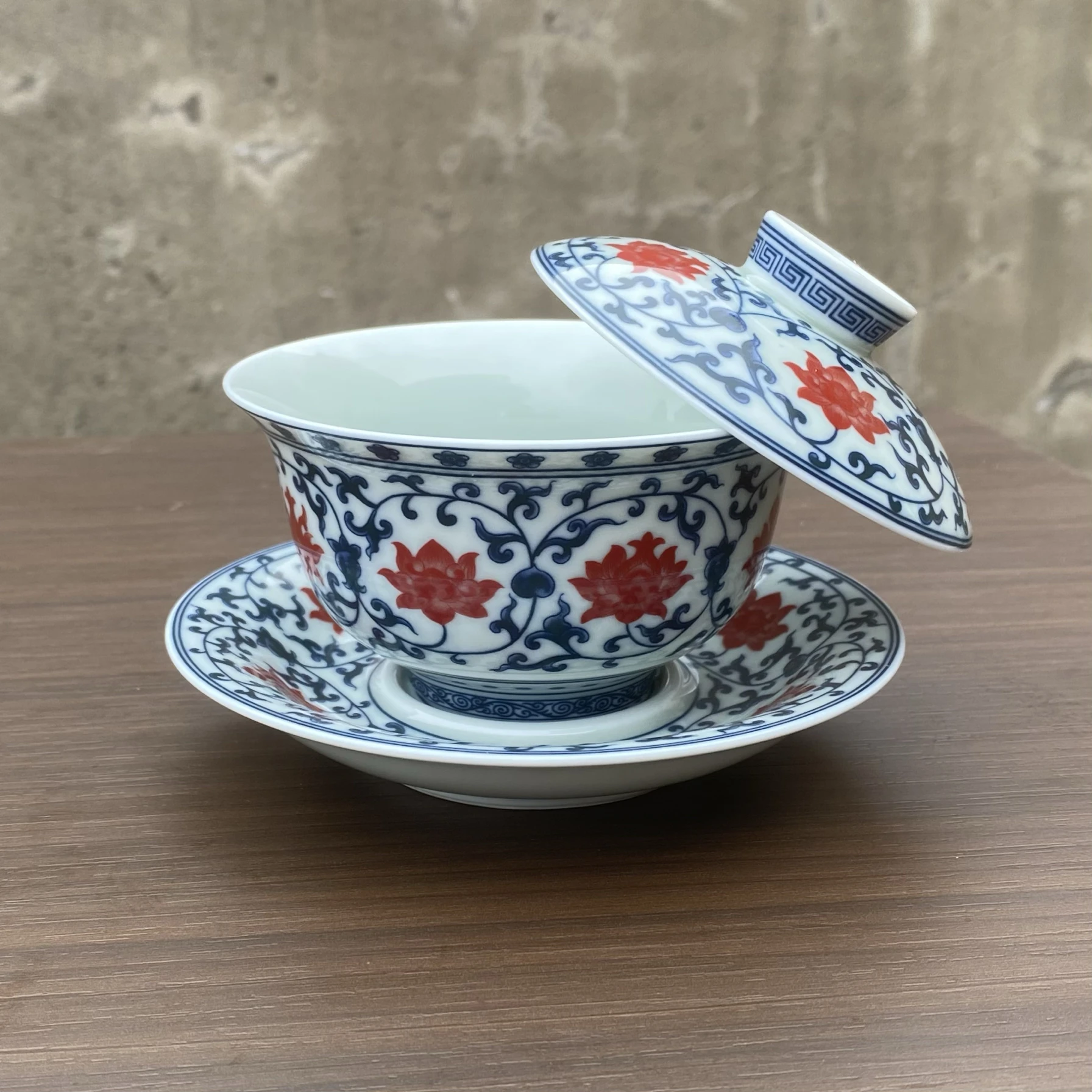 Handmade Jingdezhen Seven Chengtang Blue and White Glazed Red Interlock Branch Can Hover Gaiwan Single Cup Brewing Bowl