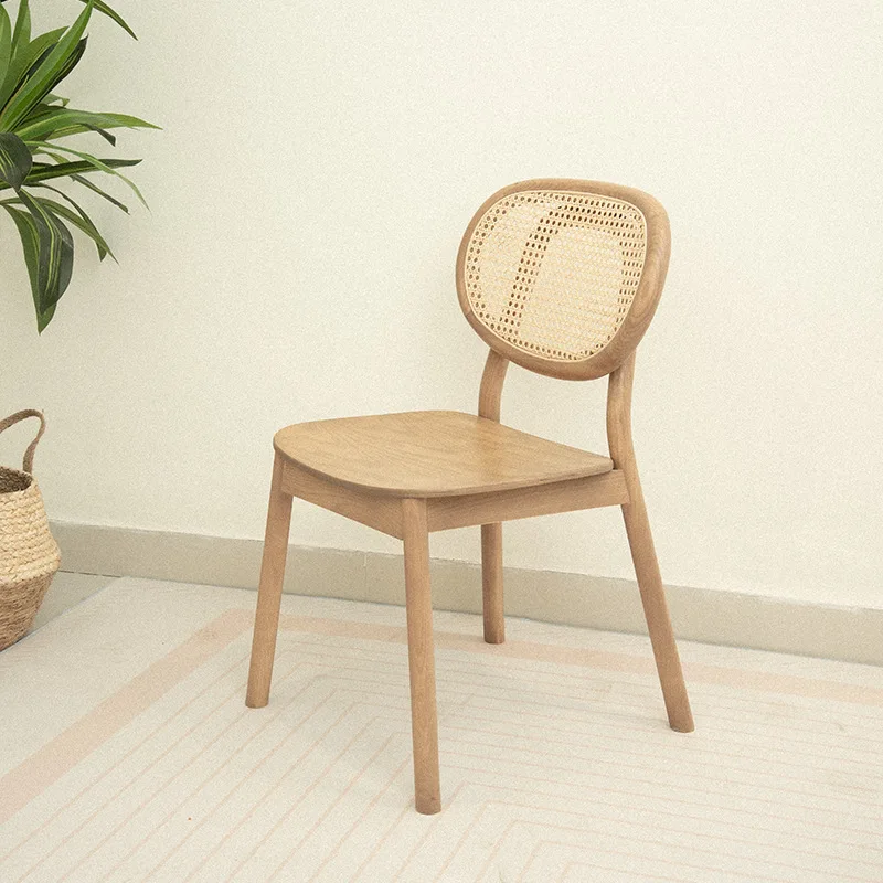 Esszimmerstuhl aus massivem Holz