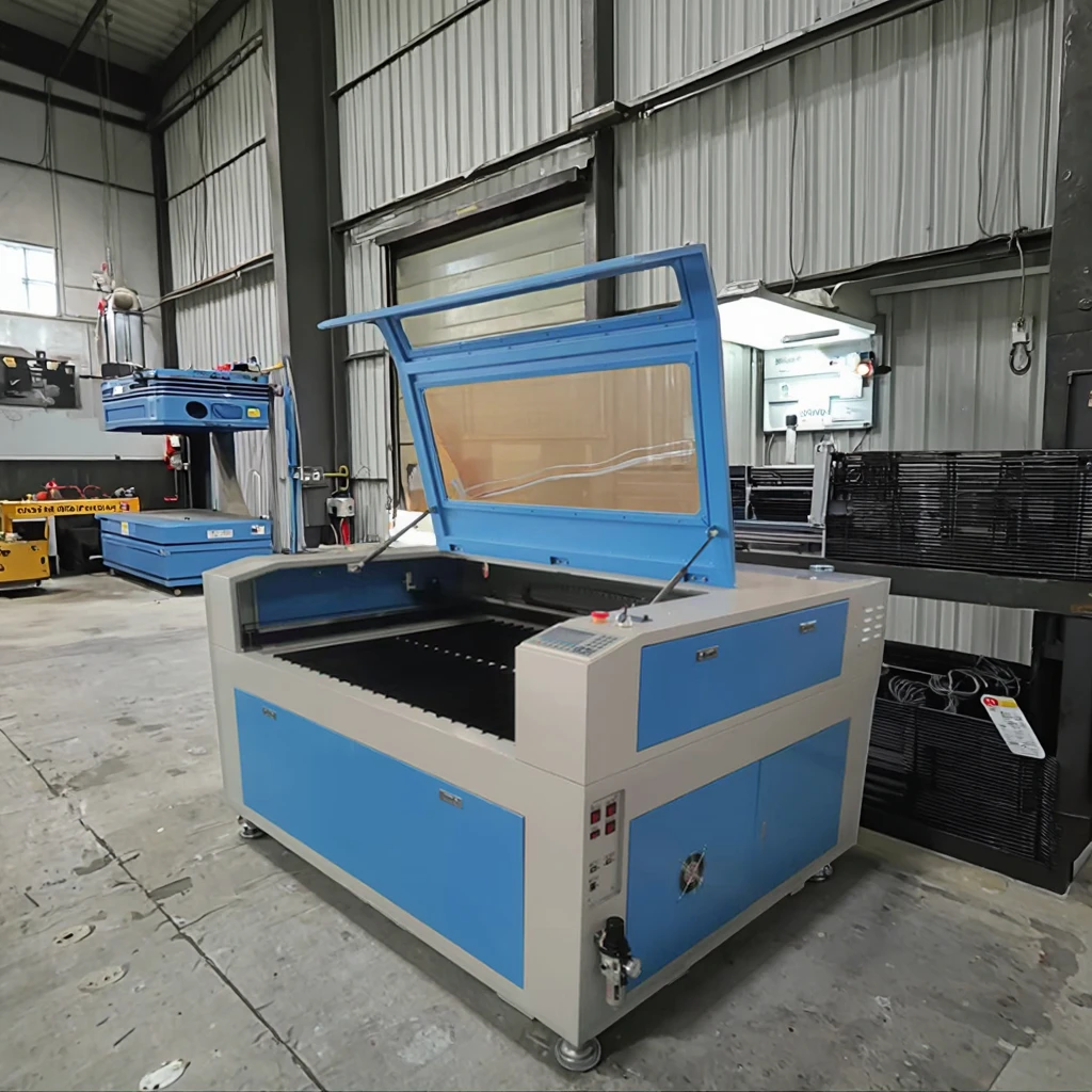 

Лазерный станок для резки и гравировки CO2 с сетчатой защитой, водяным охлаждением, системой управления Ruida, поддержкой AI/PLT