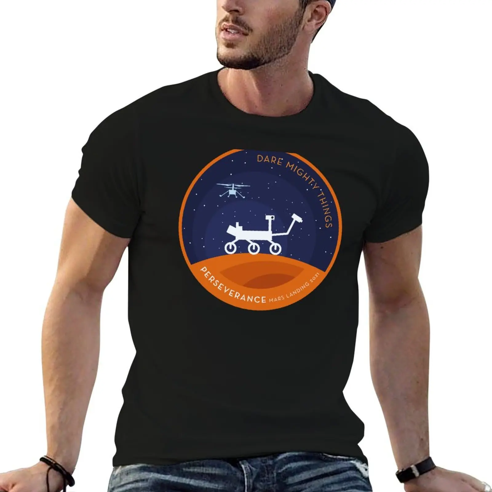 T-shirt avec patch hommage à la silhouette nocturne du véhicule Perseverance Rover Mars, style vintage, imprimé