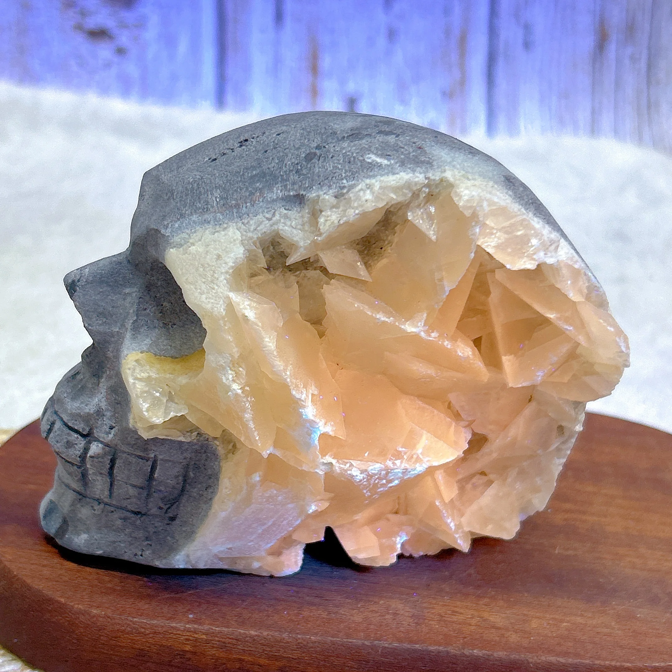 Natural Crystal Sphalerite With Calcite Skull Carving UV Light Effect Healing Mineral Energy Reiki Ore Home Decorations Gift