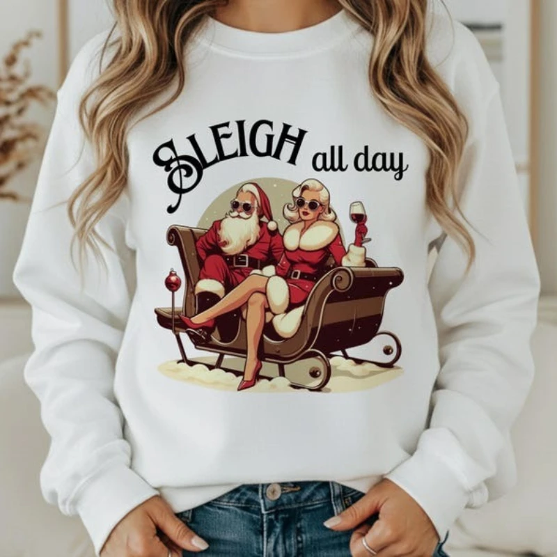 Sweter Retro z Nadrukiem Sanki na Cały Dzień, Świąteczny Sweter w Stylu Vintage, Damski Strój na Imprezę, Prezent dla Niej, Uroczy Nadruk Sanki, Miękki i Wygodny