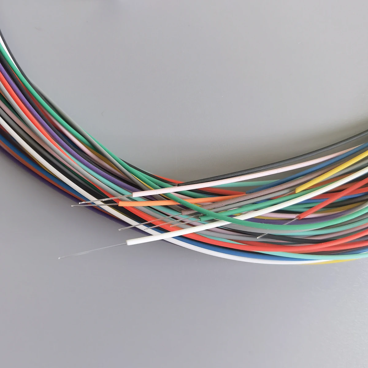 OM3 LC/UPC Fiber Optic Pigtail 12 Colors 0.9mm 1M/1.5M/2M Indoor FTTR Multi-Mode Patch Cord Tail For Data Center