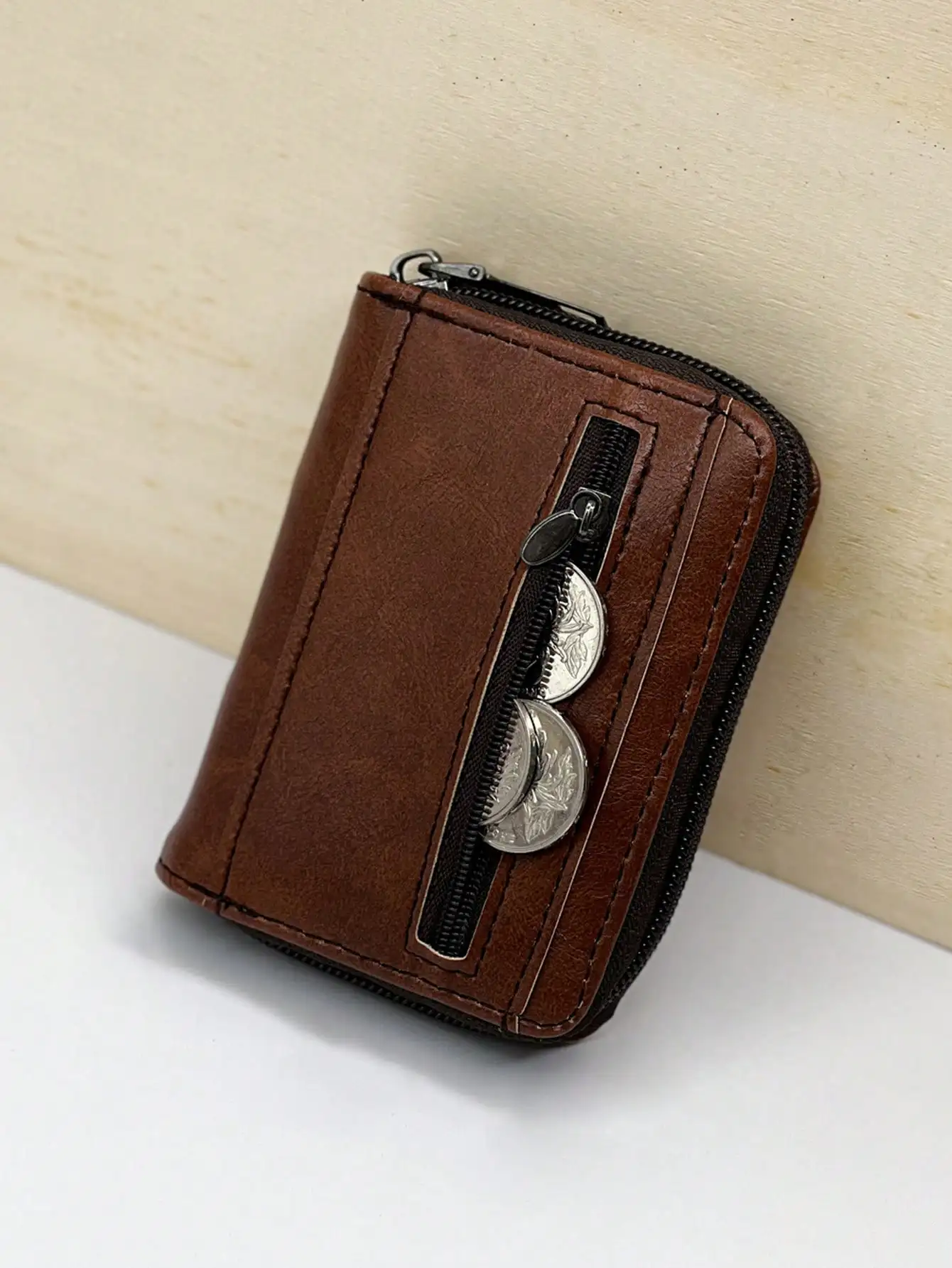 Retro Minimalist Card Holder - Versatile and Portable Business Wallet for Men & Women